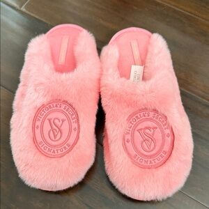 Victoria's Secret Signature Pink Slippers